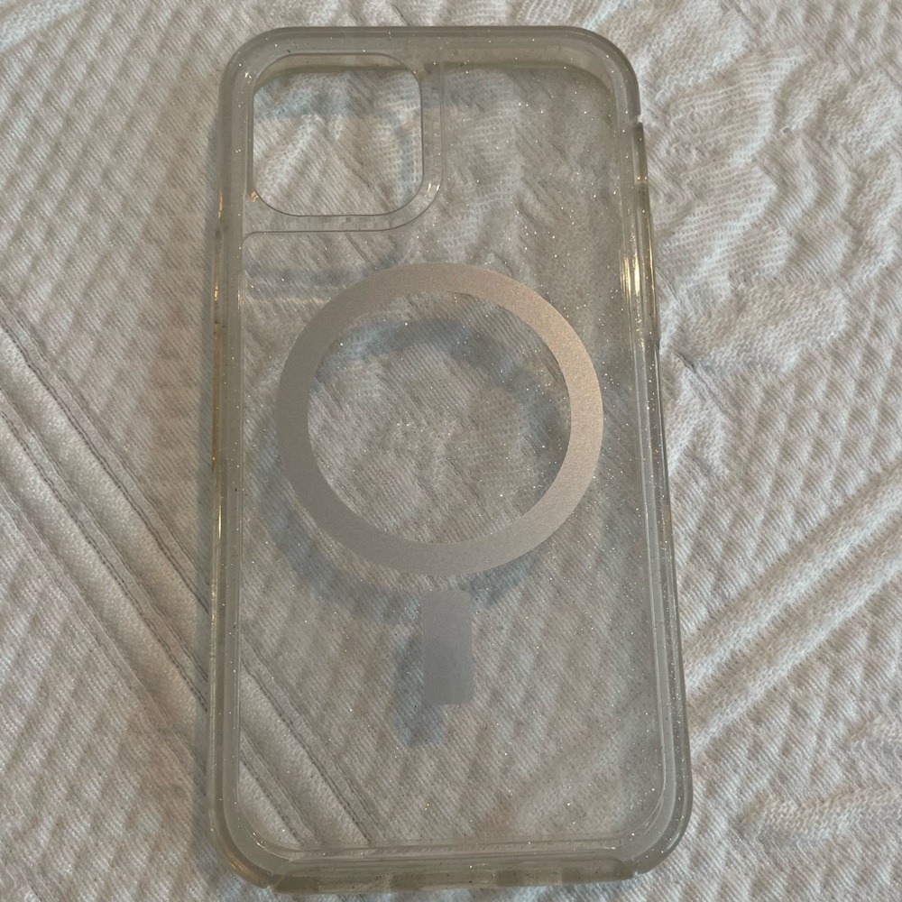 OtterBox iPhone 12 Symmetry Series+ Clear Glitter Case with MagSafe - Picture 4 of 11